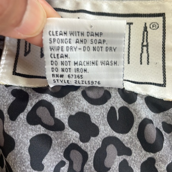 BB Dakota vegan blazer black. Some marks on back as shown in photo. Size small. - Picture 7 of 7